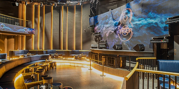 Gold Dragon Batam stands as your ultimate destination. Operating from 6 pm to 3 am, this premium bar sets the stage for a perfect evening with live music, creating an ideal ambiance for chilling with friends or colleagues