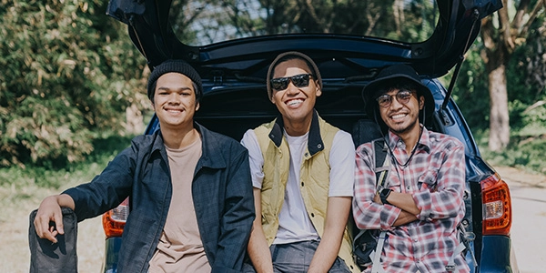 Bosan main di sekitar situ saja? Nah, bisa jadi itu tandanya perlu road trip ke tempat yang lebih jauh. Sekali-kali kamu bisa mengeksplorasi area baru, seperti ke luar kota atau bahkan luar pulau. Warga Jakarta sendiri kerap refreshing dengan mengunjungi Puncak atau Bandung. Selain itu, enggak jarang rute Jakarta-Bali ditempuh melalui jalan darat