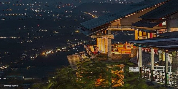 Looking for a date idea at Yogyakarta? Then take a look at Bukit Bintang. As the city sparkles below, indulge in the magic of stargazing, turning a simple evening into an enchanting experience. Because when it comes to romance, Bukit Bintang sets the stage for a love story written in the stars